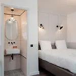 Mr.lewis Hotel