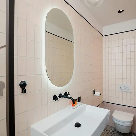 Mr.lewis Hotel 3*