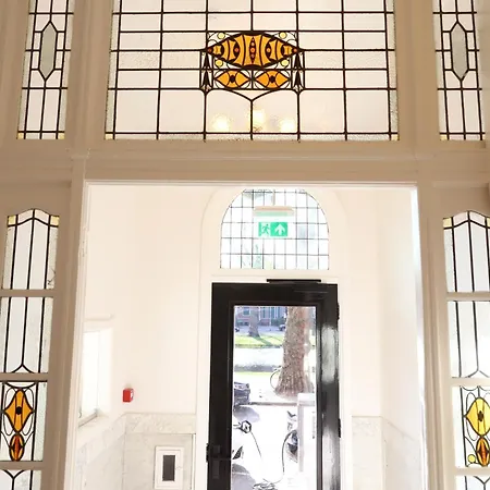 Mr.lewis Hotel