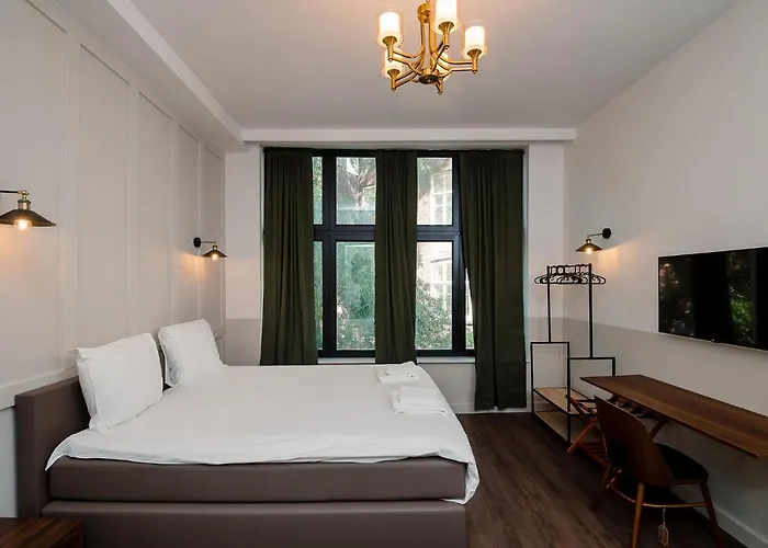 Mr.lewis Ρότερνταμ