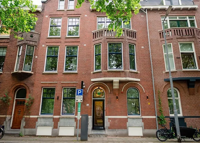 Mr.lewis 3* Роттердам