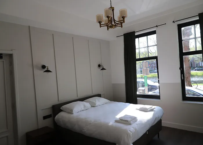 Mr.lewis 3* Роттердам