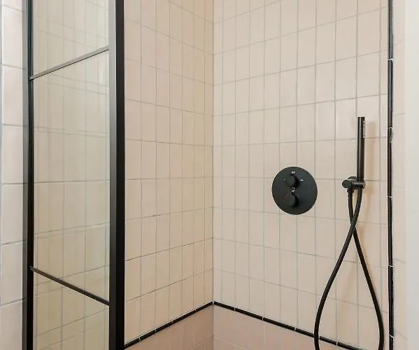 Mr.lewis ホテル 3*